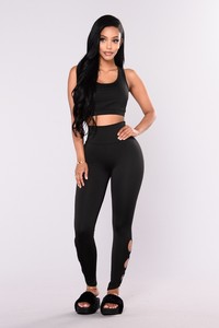 Fashion_Nova_06-06-17-1676.thumb.jpg.46e599888f89c6db26949e5299f96107.jpg