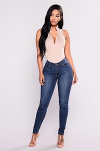 Fashion_Nova_09-25-17_Studio_2-6825_6564c5be-29a1-4468-b5a1-db0590817c77.jpg