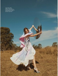 HarpersBazaarSingapore-April2018-page-005.jpg