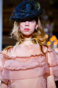 John-Galliano-RTW-FW18-Paris-3099-1520189200-bigthumb.jpg