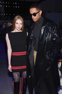 Larsen-Thompson_-Jeremy-Scott-Fashion-Show-2018--01.thumb.jpg.daa06a6266f315457681baef0d10eebb.jpg