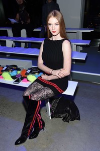 Larsen-Thompson_-Jeremy-Scott-Fashion-Show-2018--03.thumb.jpg.0c8b29b5f3cd527f8574c3521757e500.jpg