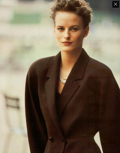 Lindbergh_Max_Mara_Fall_Winter_88_89_02.thumb.png.01084e1e93b40d50f352ac05e4ac18f9.png