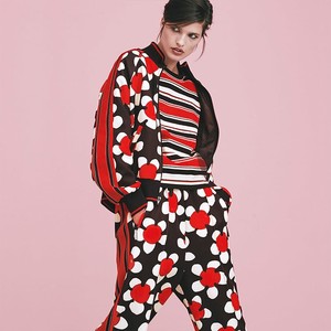 Marc-Jacobs-Daisy-Tracksuit-Jacket.thumb.jpg.8aaa4a22b5c3673d8532b034616f8864.jpg