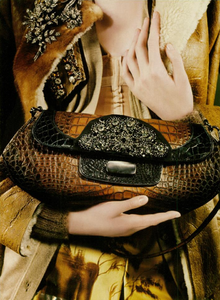 Meisel_Prada_Fall_Winter_04_05_03.thumb.png.351cfa7d84cf983ed0d0b9096d52e71c.png