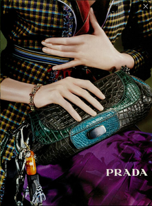 Meisel_Prada_Fall_Winter_04_05_04.thumb.png.d81bebbe041ece458a2d4c2d065f718e.png