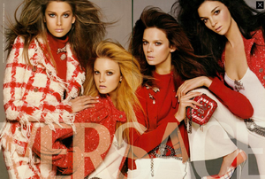 Meisel_Versace_Fall_Winter_04_05.thumb.png.4d7e2d1199b29c4e8a7b2fbeb5e77c79.png