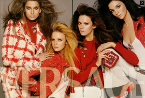 Meisel_Versace_Fall_Winter_04_05.thumb.png.a911f6a3ec60e0139e780302492356ae.png