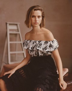 Miu-Miu-Floral-Print-Off-the-Shoulder-Top.thumb.jpg.f9f45ddbbeaf0c324ae3ef7c819f5389.jpg