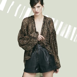 Saint-Laurent-Leopard-Print-Peasant-Top.thumb.jpg.db1cd5d0f5c2059281838a349af27923.jpg