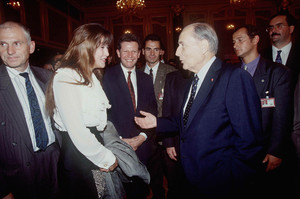 Sophie-Marceau-avec-Francois-Mitterrand-en-Coree-du-Sud-en-1993.thumb.jpg.9e1b9ca2f20e98ffa2c8d63b86b98d78.jpg