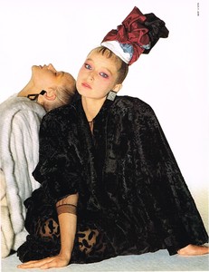 Stern_Vogue_Italia_October_1985_06.thumb.jpg.76c83180c1884afc8297874de2e887c2.jpg