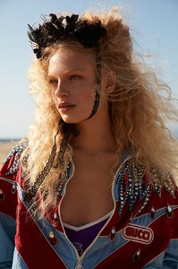 Vogue-Japan-April-2018-Frederikke-Sofie-by-Camilla-Akrans-2.thumb.jpg.2dce88a805a88d702ab0757c5b4f092a.jpg