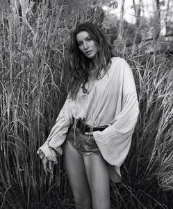 WSJ-Magazine-April-2018-Gisele-Bundchen-Mikael-Jansson-6.thumb.jpg.1f74cc513500ea66f136c0162db55413.jpg