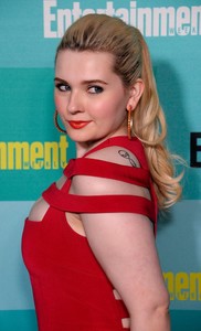 abigail-breslin.thumb.jpg.5e928d9534e434d9115a5aecf2f89872.jpg