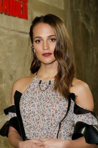 alicia-vikander-tomb-raider-photocall-in-berlin-3.thumb.jpg.ebb7833a9efb2d7ffa01ce09dd6812e8.jpg