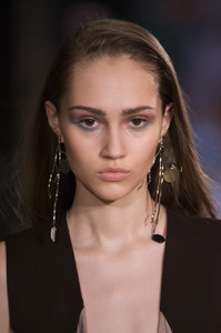 altuzarra-clpa-rf18-0844.thumb.jpg.c91907f9db1f36f81ed1127160add79f.jpg