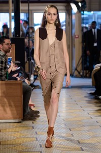 altuzarra-rf18-0428.thumb.jpg.745a46c9553c4d784fa8c8a3fe48b705.jpg