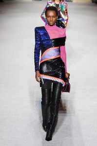 balmain-rf18-3806.thumb.jpg.68f828ae58279ed90be953683197f35b.jpg