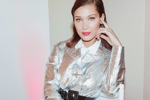 bella-hadid-2.thumb.jpg.8612f7c8566413fb1641f3ff7c29815b.jpg