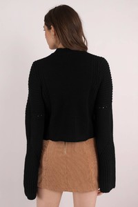 black-handle-with-flare-sleeve-sweater3.jpg