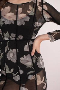 black-sweet-relief-floral-bodycon-dress2.jpg