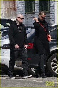 cameron-diaz-benji-madden-head-to-a-party-in-la-01.jpg