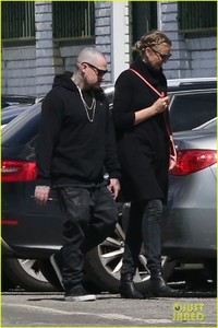 cameron-diaz-benji-madden-head-to-a-party-in-la-03.jpg