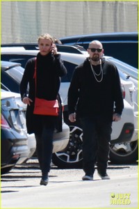 cameron-diaz-benji-madden-head-to-a-party-in-la-05.jpg