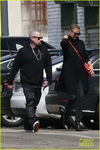 cameron-diaz-benji-madden-head-to-a-party-in-la-06.jpg