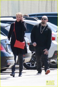 cameron-diaz-benji-madden-head-to-a-party-in-la-08.jpg