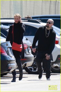 cameron-diaz-benji-madden-head-to-a-party-in-la-10.jpg