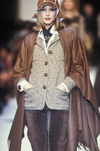 chanel-fw-1992-1.thumb.jpg.a8cf7a603b710f5592402c58efc9e434.jpg