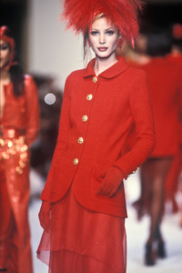 chanel-fw-1992-10.thumb.jpg.73abb1f6823446438dfa4ddab40aa1a7.jpg