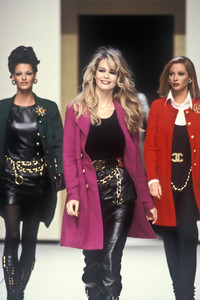 chanel-fw-1992-12.thumb.jpg.dc9042ece24bec08b7b6ff031b6d5487.jpg