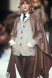 chanel-fw-1992-2.thumb.jpg.513458ed860f39ad3ea6a393c80da8d7.jpg