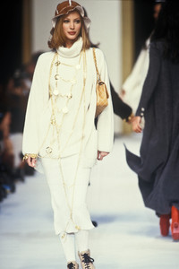 chanel-fw-1992-4.thumb.jpg.1093eeb5c5fbde0edc1c9e731ca44f51.jpg