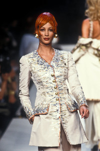 chanel-hc-fw-1992-2.thumb.jpg.149764a6c1fa8f8cd7f7baa15ffd989a.jpg