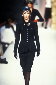 chanel-hc-fw-1992-6.thumb.jpg.54084e65d53fc693f93450e307156372.jpg