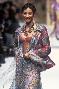 chanel-hc-ss-1993-7.thumb.jpg.1f8282e8d530bc5bedfcde66796c91a7.jpg