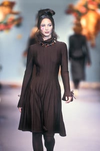 chloe-fw-1993-3.thumb.jpg.0ca89ff00ff8898b732d638142c8b789.jpg