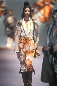 chloe-fw-1993-6.thumb.jpg.d63a8cb26f8df571abcfb9cd8caef195.jpg