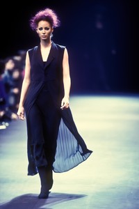 comme-des-garcons-fw-1992-3.thumb.jpg.df8a2769fa9226645d5872496ac2507d.jpg