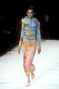 comme-des-garcons-ss-1997-1.thumb.jpg.d5c82b8feb9cae2aa4ceb879619418d6.jpg