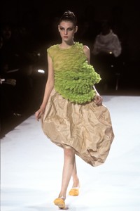 comme-des-garcons-ss-1997-3.thumb.jpg.f5162e880fcd37f65d4ed51349cad31d.jpg