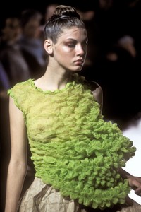 comme-des-garcons-ss-1997-4.thumb.jpg.bc543f4aa97778fe4c203549aca4c662.jpg
