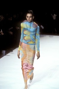 comme-des-garcons-ss-1997-8.thumb.jpg.08c298293c92b3b8c5ec47ccecc1def8.jpg