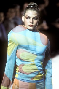comme-des-garcons-ss-1997-9.thumb.jpg.717e378cb79cf2b4e0f750d80676181c.jpg