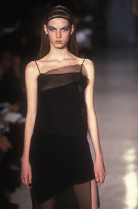 donna-karan-fw-1997-2.thumb.jpg.4e4a7a334d309260bd29368c27f406fe.jpg