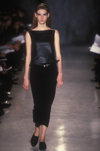 donna-karan-fw-1997-6.thumb.jpg.2f9755fbde2ed0e2a4d33ad03d1acabe.jpg
